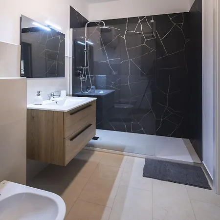 ゲストハウス Le Stanze Dell'edera - Charming In The Old Town 4*